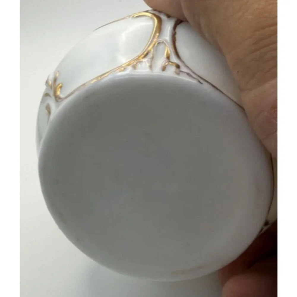 🤍🌸✨ Antique Victorian Milk Glass Vase – Floral Design w/ Gold Gilding ✨🌸🤍